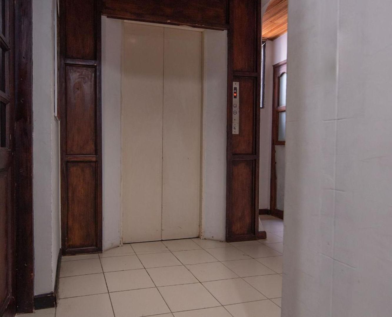 Bueno, Bonito Y Barato Apartment *