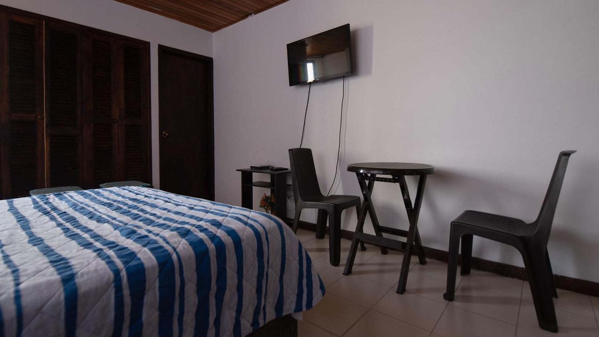 Bueno, Bonito Y Barato Apartment