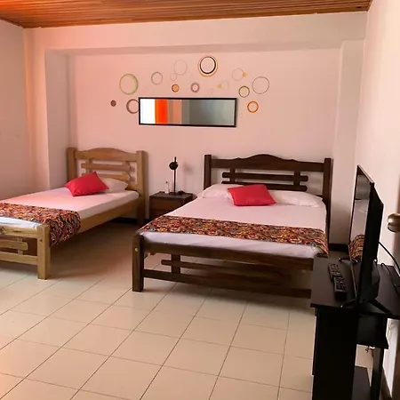 Bueno, Bonito Y Barato Apartment