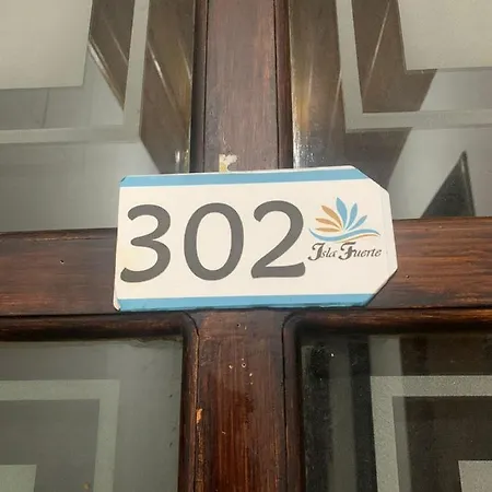 Bueno, Bonito Y Barato Apartment *