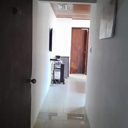 Bueno, Bonito Y Barato *