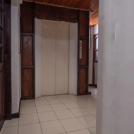 Bueno, Bonito Y Barato Apartment *
