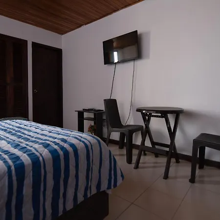 Bueno, Bonito Y Barato Apartment