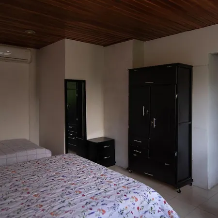 Bueno, Bonito Y Barato Apartment *