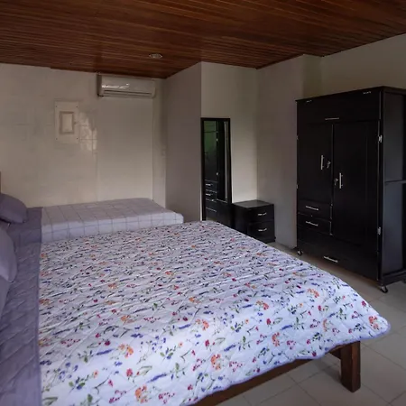Bueno, Bonito Y Barato Apartment