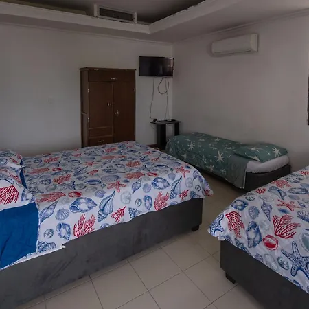 Bueno, Bonito Y Barato Apartment